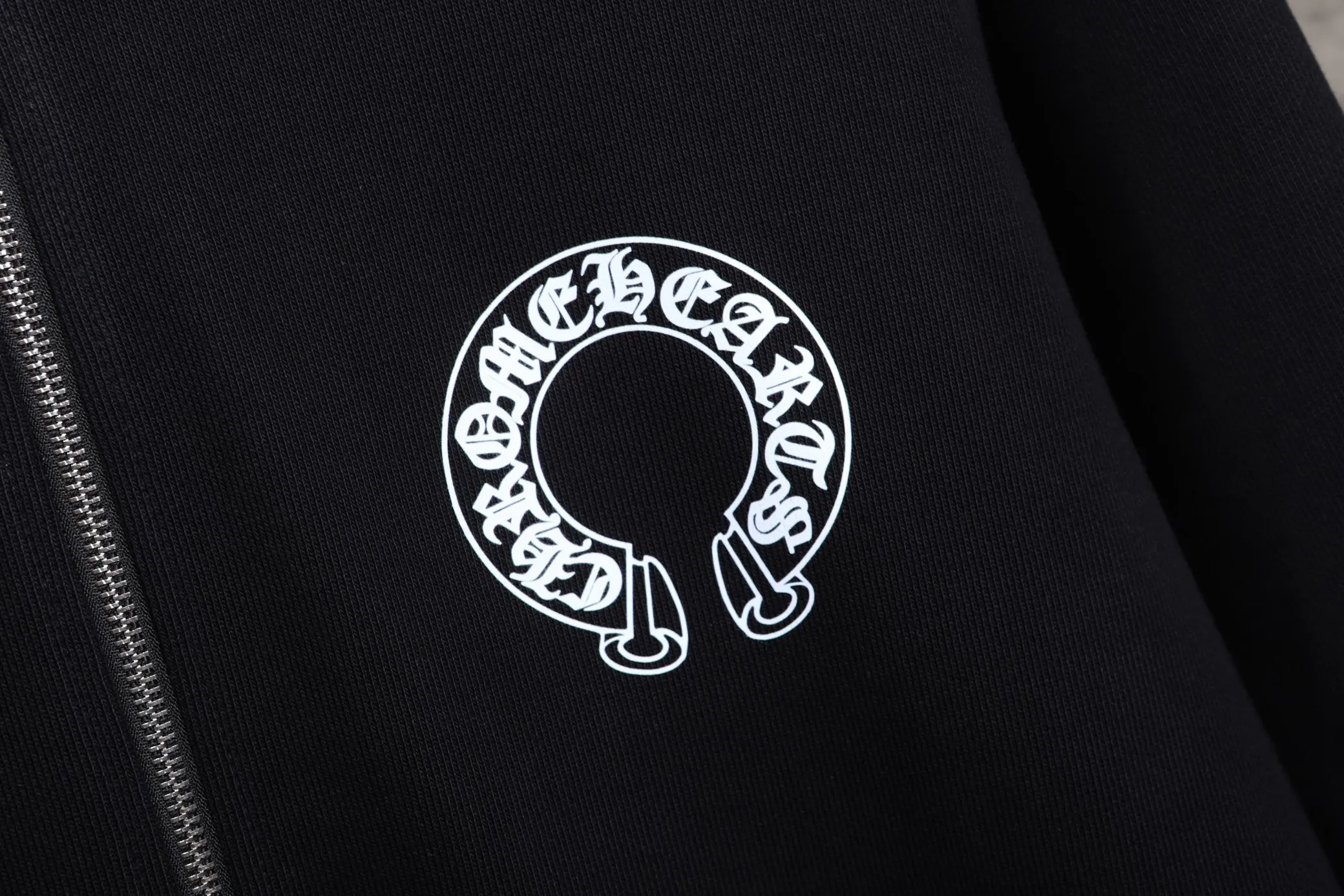 🅿️380 top version new k02 🇺🇸City limited｜ChromeHearts 25 early autumn Chrome Hearts zipper hooded sweatshirt is here Sanskrit letter city cross horseshoe arm zipper hooded sweatshirt, same style for men and women, a must-have basic versatile sweatshirt jacket for early autumn, easy to solve daily matching problems! Casual fit hooded sweatshirt, the silhouette is casual, smooth, casual and tolerant. 530g, custom-made high-weight pure cotton fabric with clear texture and comfortable upper body. The classic model is a must-have for students. If you like it, come and get the same model!